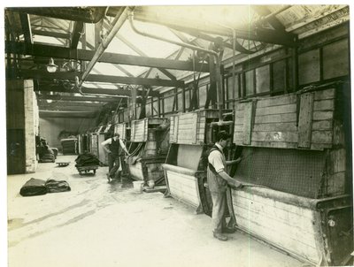 Reparto di follatura, Long Meadow mill, 1923 da English Photographer